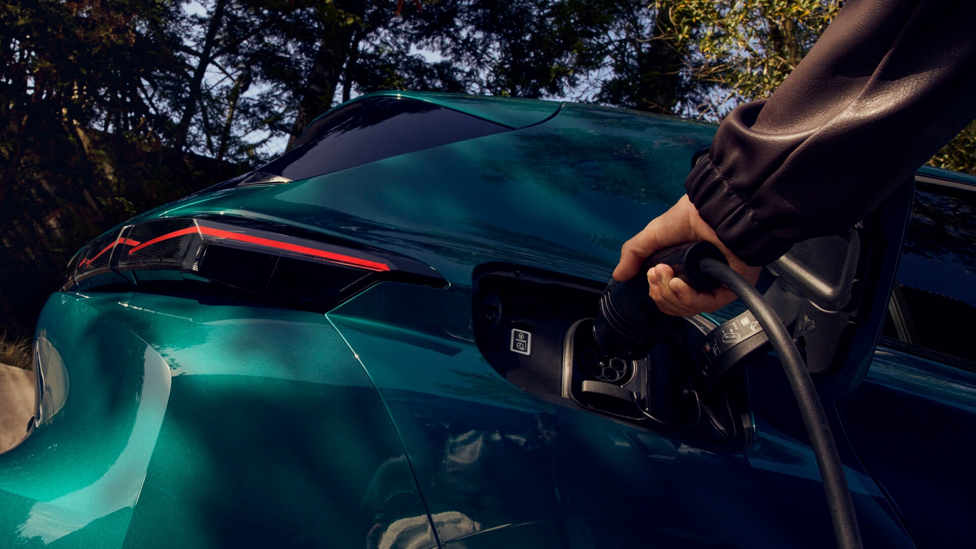 PEUGEOT E-308 en recharge
