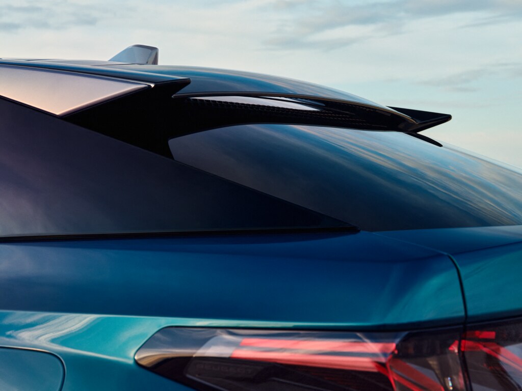 New PEUGEOT E-3008 Blue Obsession floating spoiler