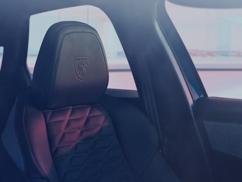New PEUGEOT E-3008 with AGR warming seats