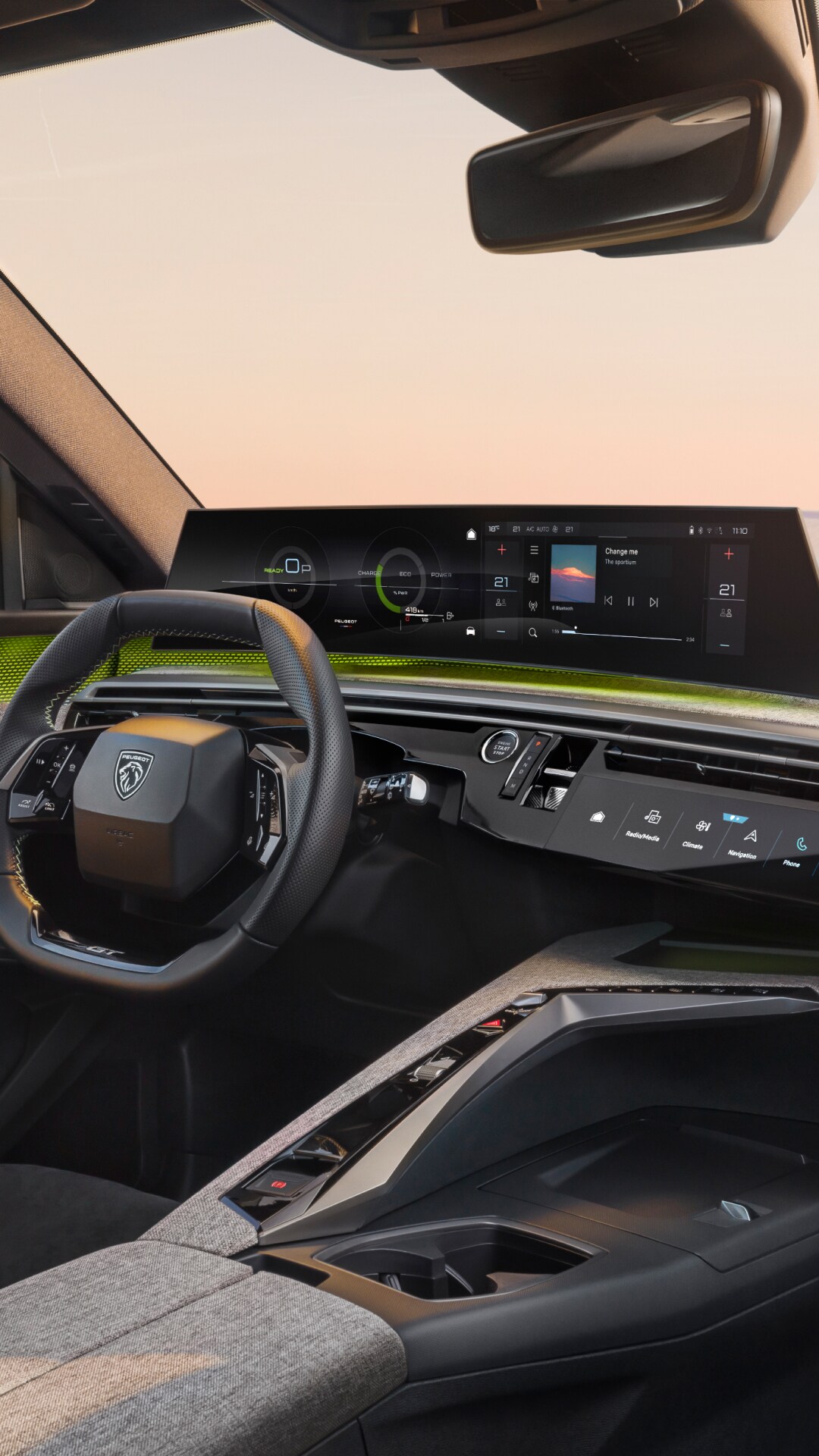PEUGEOT i-Cockpit panoramique 5008 Hybrid