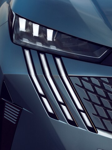PEUGEOT E-5008 projecteurs Pixel LED