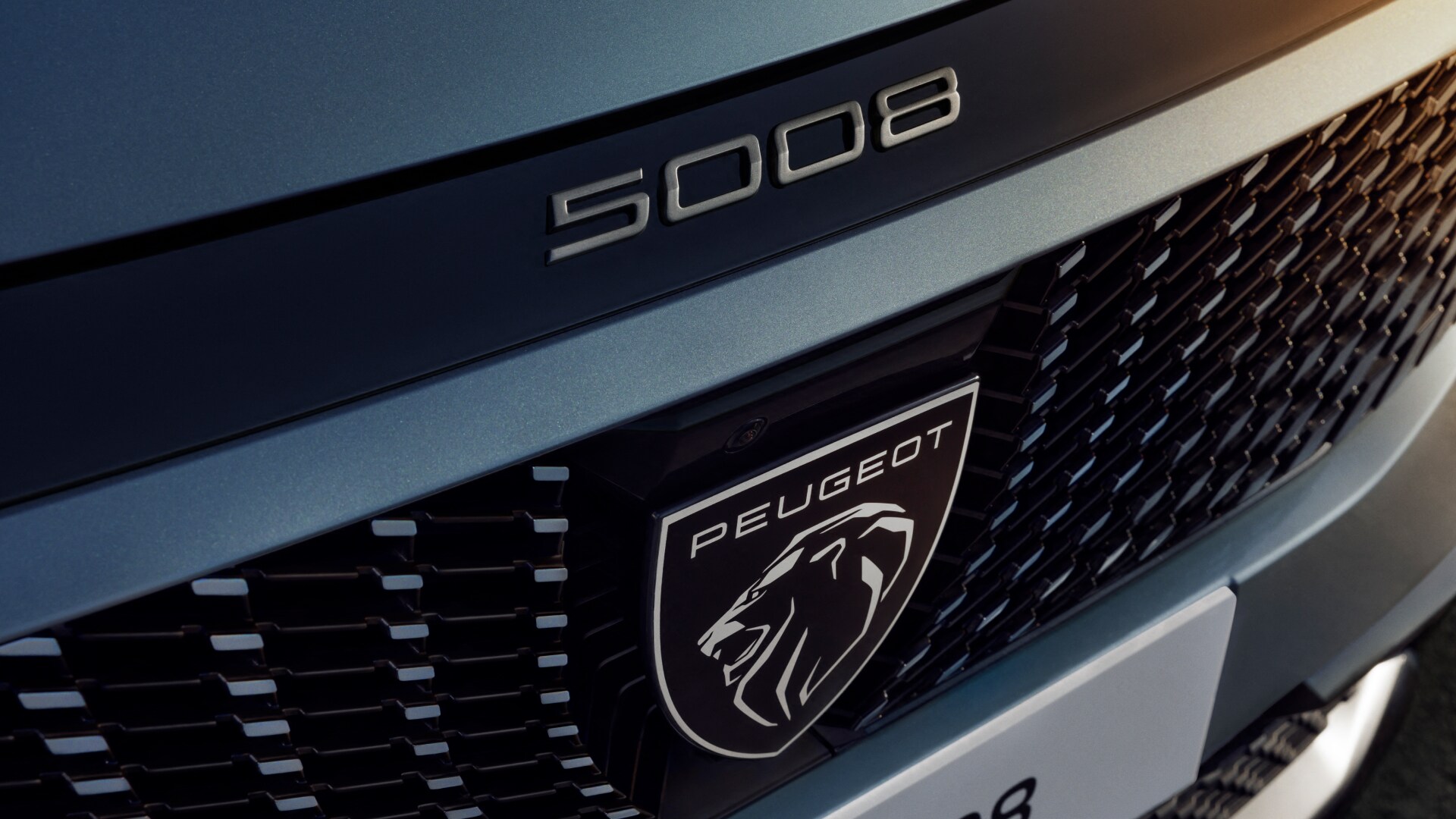 PEUGEOT E-5008 calandre