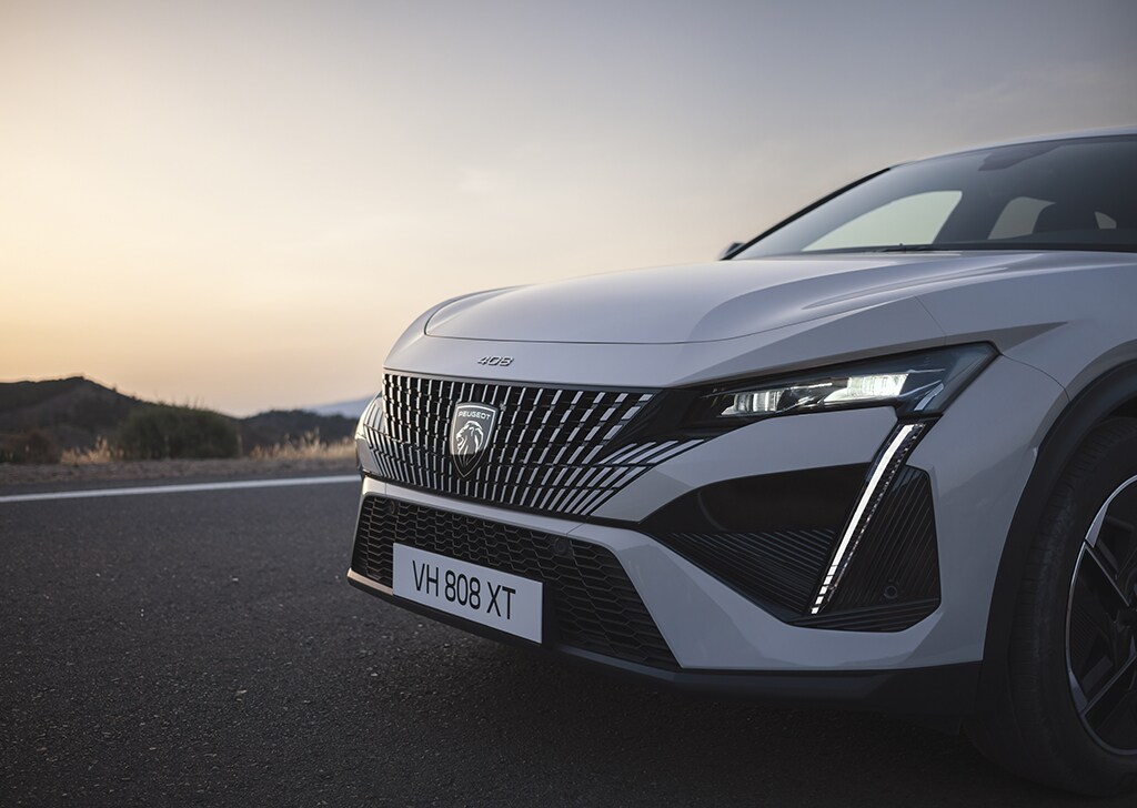 New PEUGEOT E-408 front lights