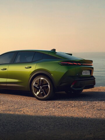 New PEUGEOT E-408 silhouette